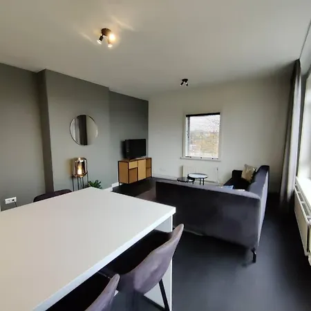 K50159 Spacious And Modern Near The Center, Free Parking Apartment