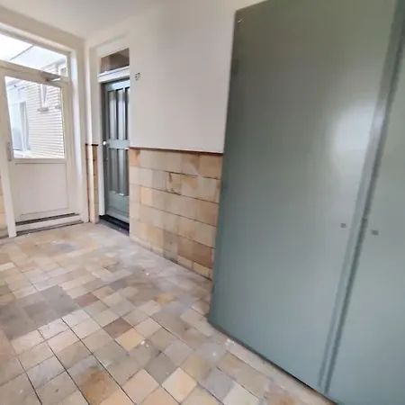 A 6p Free Public Parking Appartement *