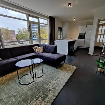 K50159 Spacious And Modern Near The Center, Free Parking Appartement Eindhoven